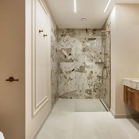 Urban Global - Jacuzzi - 20th Floor No 23 - Garage - Luxury Apartman *
